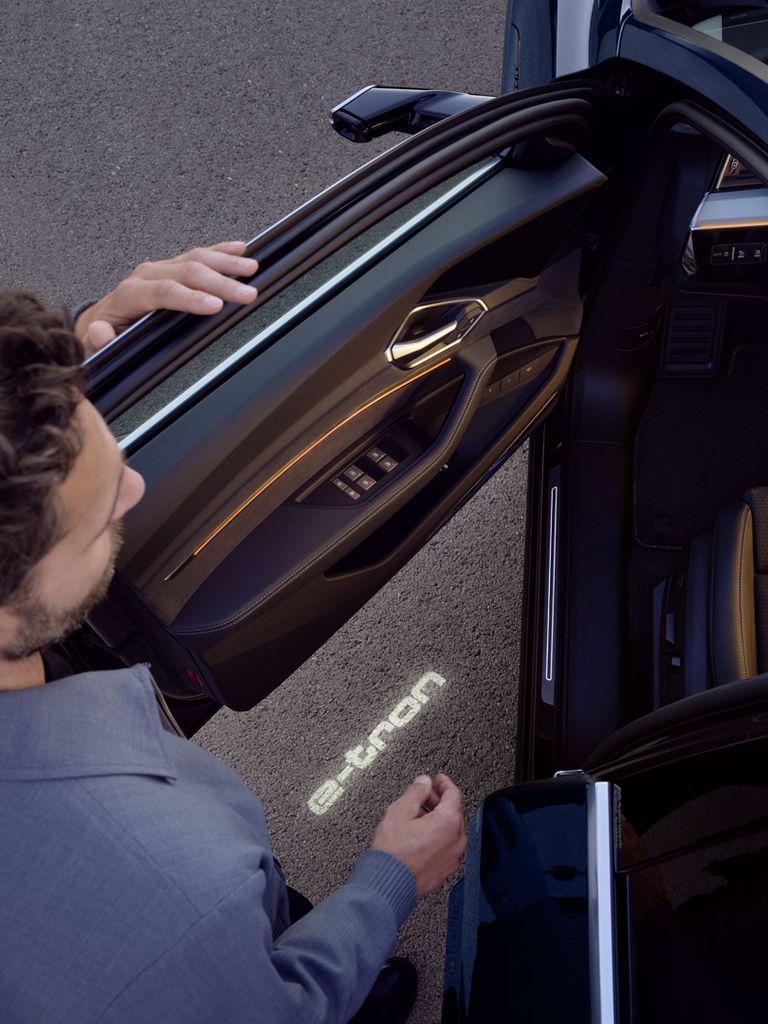 Floor light projection e-tron lettering Audi Q8 Sportback e-tron