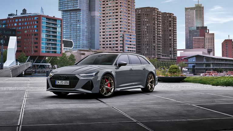 Front view of the Audi RS 6 performance